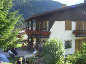 Отель Mountain Chalet Cime d'Auta Dolomiti, Фалькаде